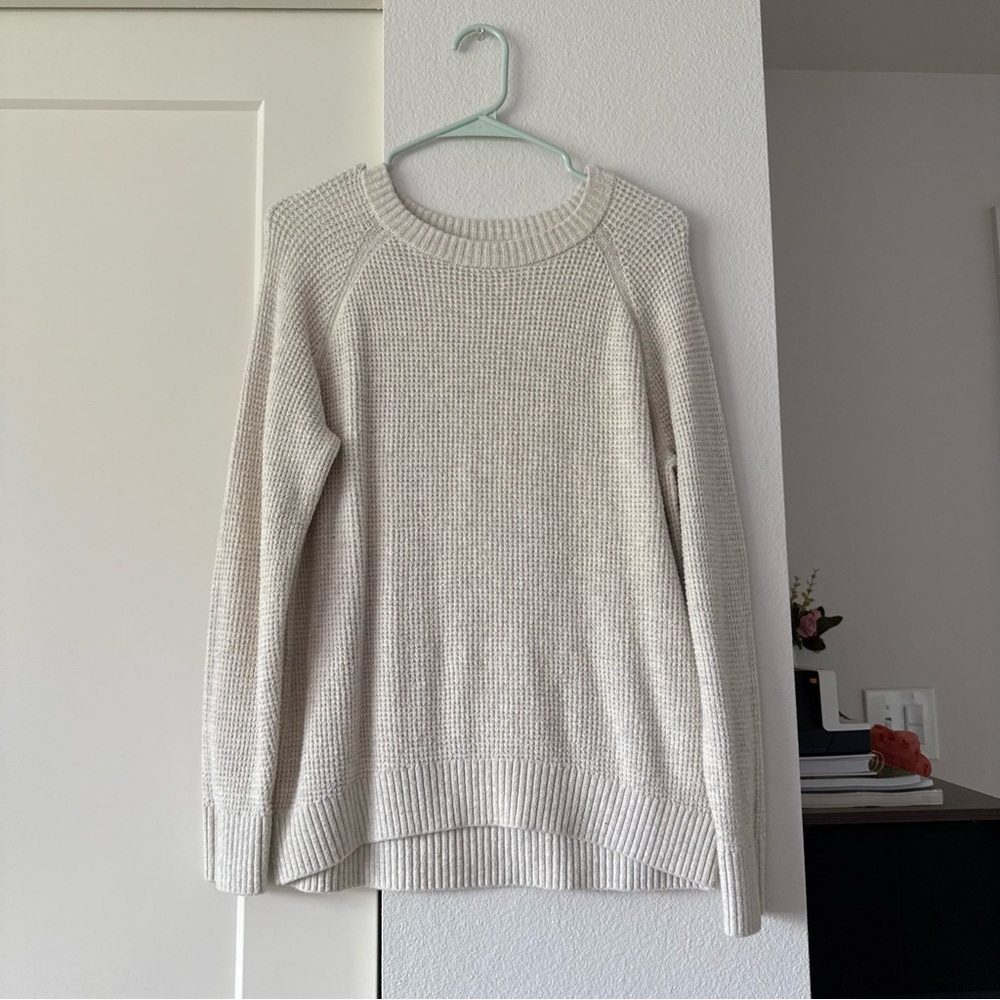 Old Navy Women's Light Beige Crew Neck Sweater